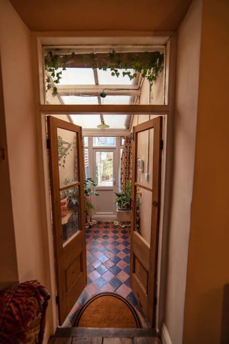 Glenroy Arts Gallery Meets Living Space Cardiff Bagian luar foto