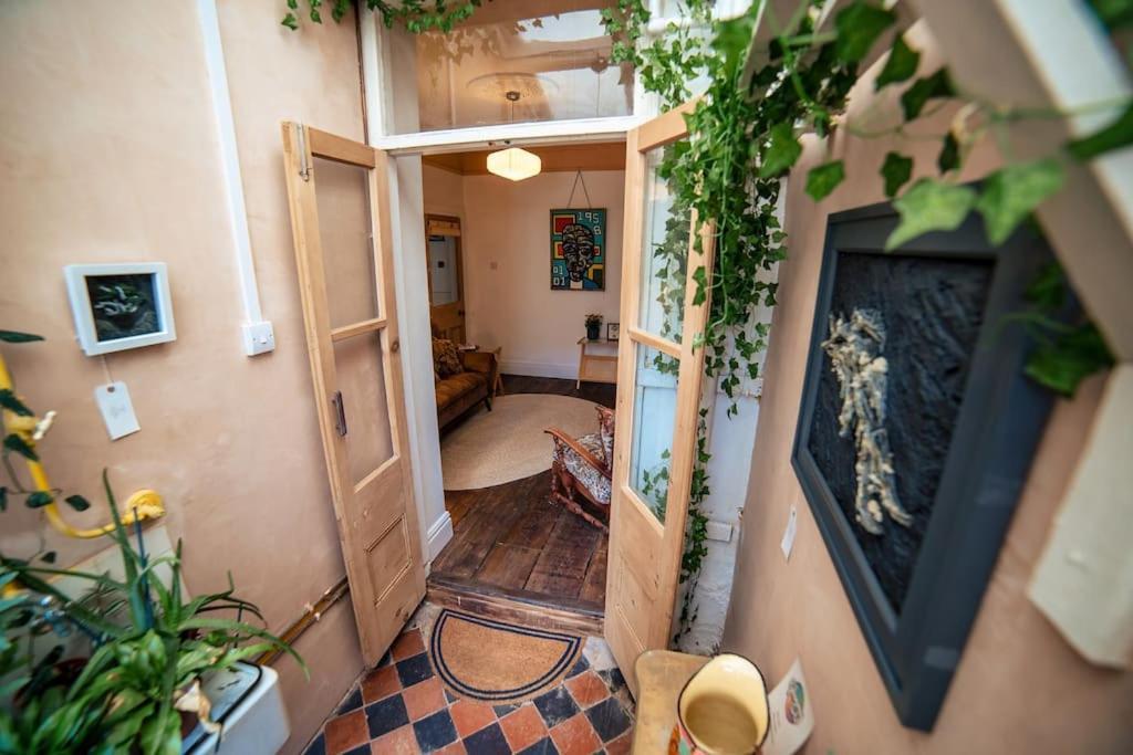 Glenroy Arts Gallery Meets Living Space Cardiff Bagian luar foto